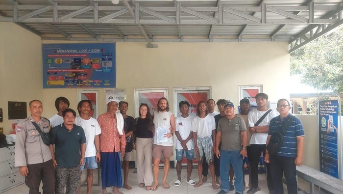 pengeroyokan_bule_as